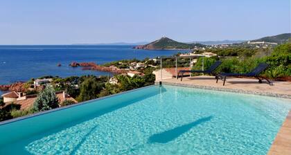 Residential villa with big swimming-pool in Antheor, Southern France