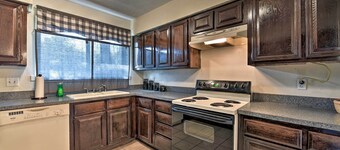 Pet-Friendly Missouri City Home w/ Fenced-In Yard!