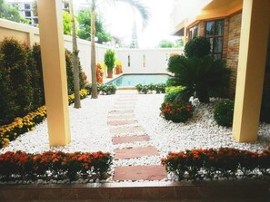 Outdoor pool - private pool villa near by the beach (pattaya)