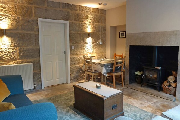 Smart TV, fireplace, Netflix, DVD player - Cosy cottage, Hebden Bridge centre, near Rail Station (Hebden Bridge)
