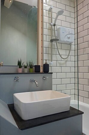 Combined shower/tub, hair dryer, towels, soap