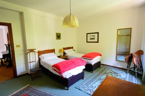 6 bedrooms, iron/ironing board, travel cot, free WiFi