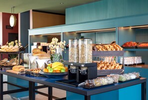 Daily continental breakfast (EUR 25 per person)
