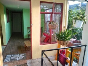 Căn hộ cơ bản, 2 phòng ngủ, không hút thuốc, quang cảnh núi | Bộ đồ giường kháng dị ứng, trang trí khác biệt 