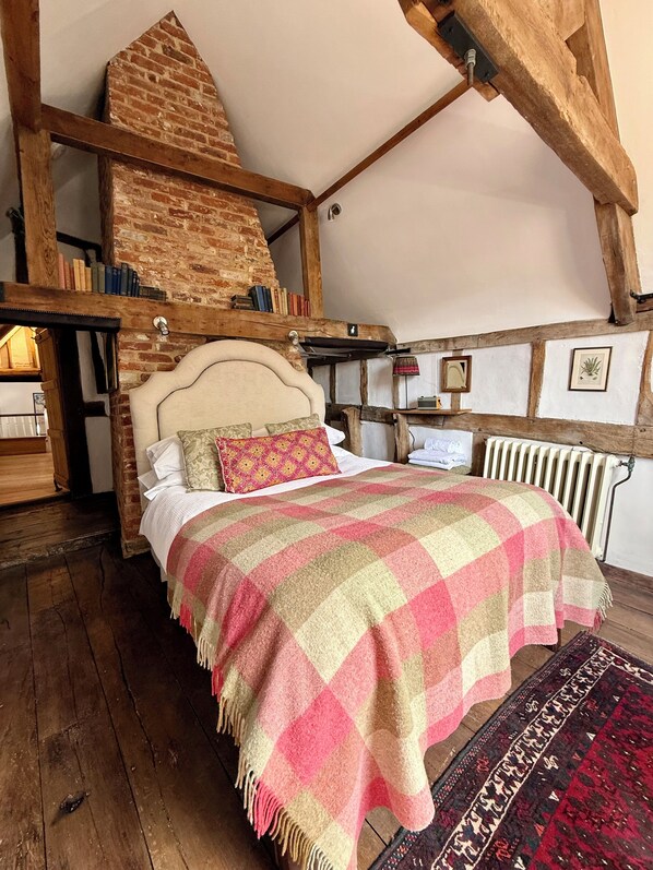 2 chambres, fer et planche à repasser, lit de bébé portatif