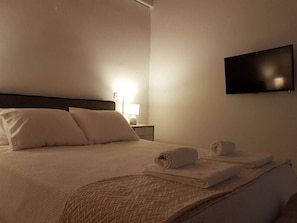 1 bedroom, iron/ironing board, free WiFi, bed sheets - Blue Topaz Spa Cottage - Private Jacuzzi Retreat (Nafplio)