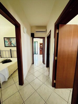 3 bedrooms, iron/ironing board, free WiFi, wheelchair access