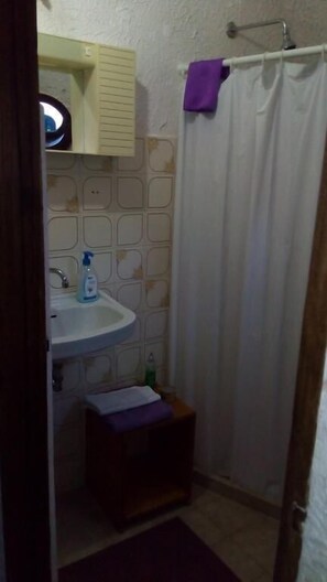 Standard Bungalow | Bathroom