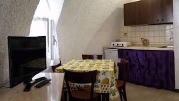 Bungalow Standar | Dapur pribadi | Lemari es besar, kompor, dan mesin espresso