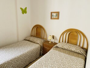3 bedrooms, iron/ironing board, bed sheets