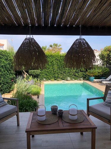 Villa à 200 m de la plage et des commerces, piscine privée, climatisation, Wifi