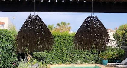 Villa à 200 m de la plage et des commerces, piscine privée, climatisation, Wifi