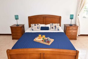 4 habitaciones, tabla de planchar con plancha, wifi y ropa de cama 