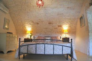 7 quartos, ferros/tábuas de passar roupa, berço de viagem