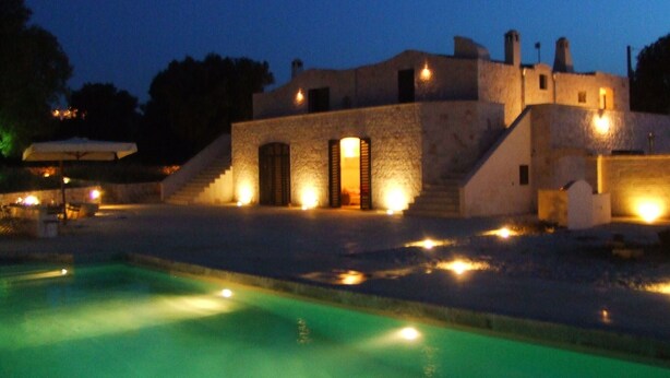 A stone building with a pool in front, illuminated by lights. - Idyllic olive mill with heated pool, in an olive grove, close to sea and Ostuni (Ostuni)