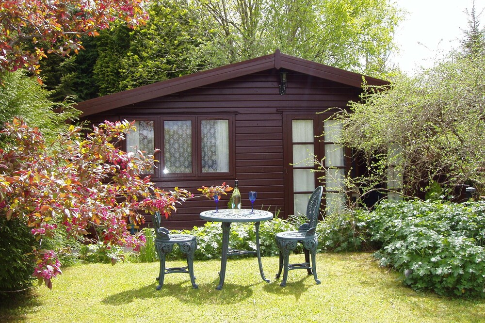 LLWYNAU FARM PINELODGES - LLANTRISANT -ONLY 12 MILES FROM CARDIFF.