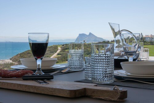 Appartement neuf vue mer, golf et Gibraltar