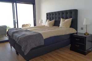 2 bedrooms, iron/ironing board, WiFi, bed sheets - Luxury Apartment Sea, Golf and Gibraltar View (Alcaidesa)