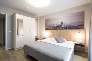 Studio Suite | Desk, blackout drapes, soundproofing, free WiFi