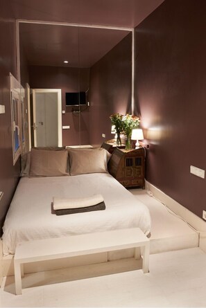 3 bedrooms, iron/ironing board, internet, bed sheets
