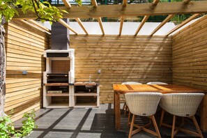 Outdoor dining - Charming Terrace - Freedom (Lisboa)