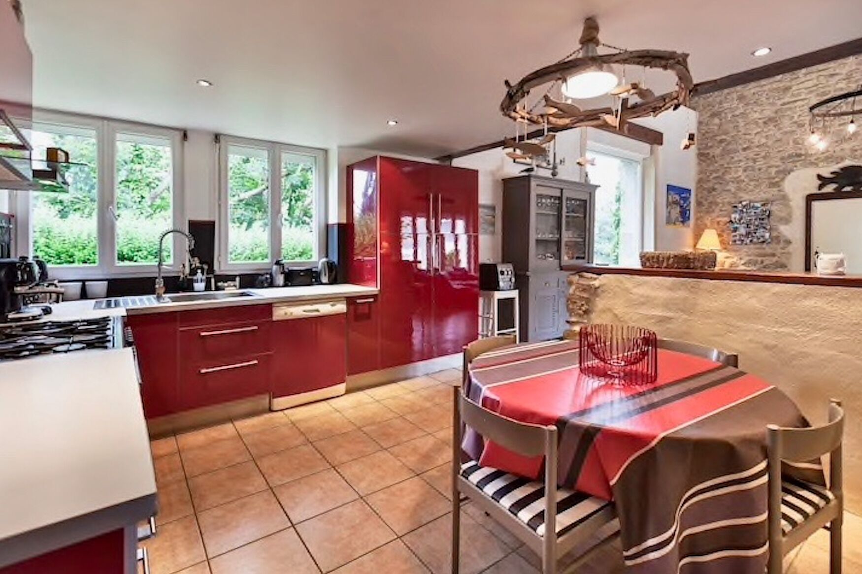 LARGE CHARACTER HOUSE BY THE SEA WITH JACUZZI (VIDEO in photos)