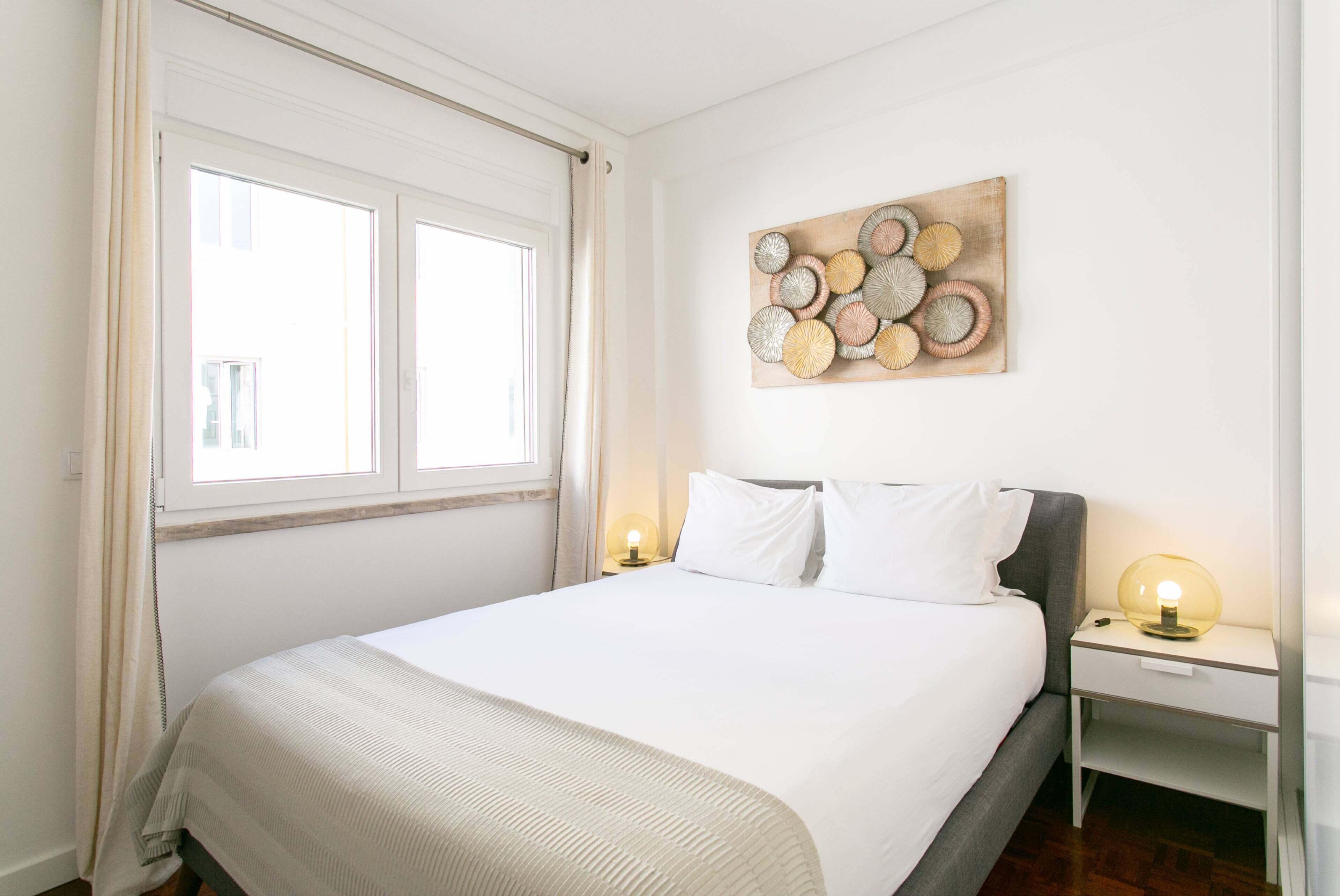 2 bedrooms, iron/ironing board, internet, bed sheets