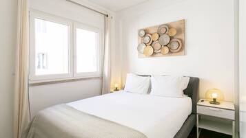 2 bedrooms, iron/ironing board, internet, bed sheets