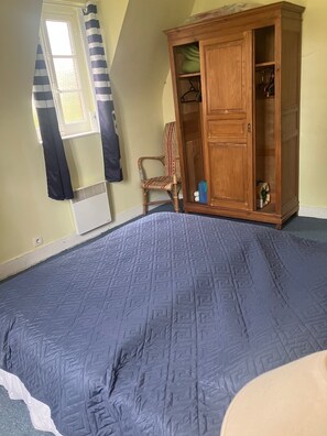 2 habitaciones, tabla de planchar con plancha y wifi gratis 