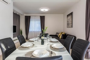 Dining - Holiday Home in Ždrelac with Seaview, Terrace, Air condition, WIFI (4652-1) (Ždrelac)