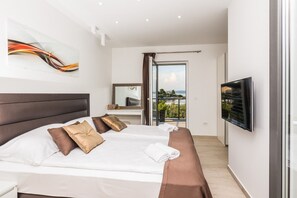 2 chambres, fer et planche à repasser, Wi-Fi gratuit, draps fournis