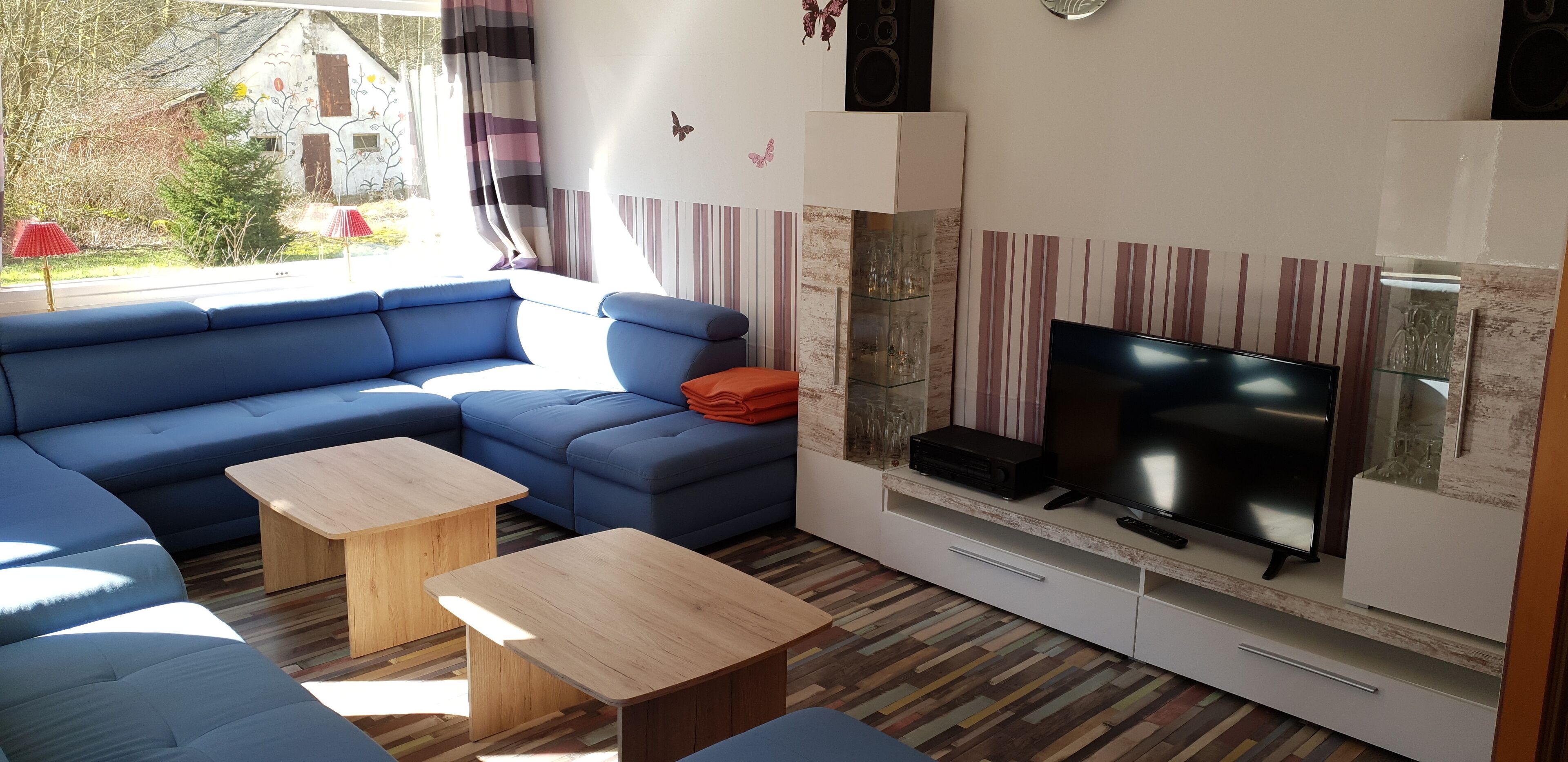 13 bedrooms, 10 bathrooms, living room, dining room and an open kitchen