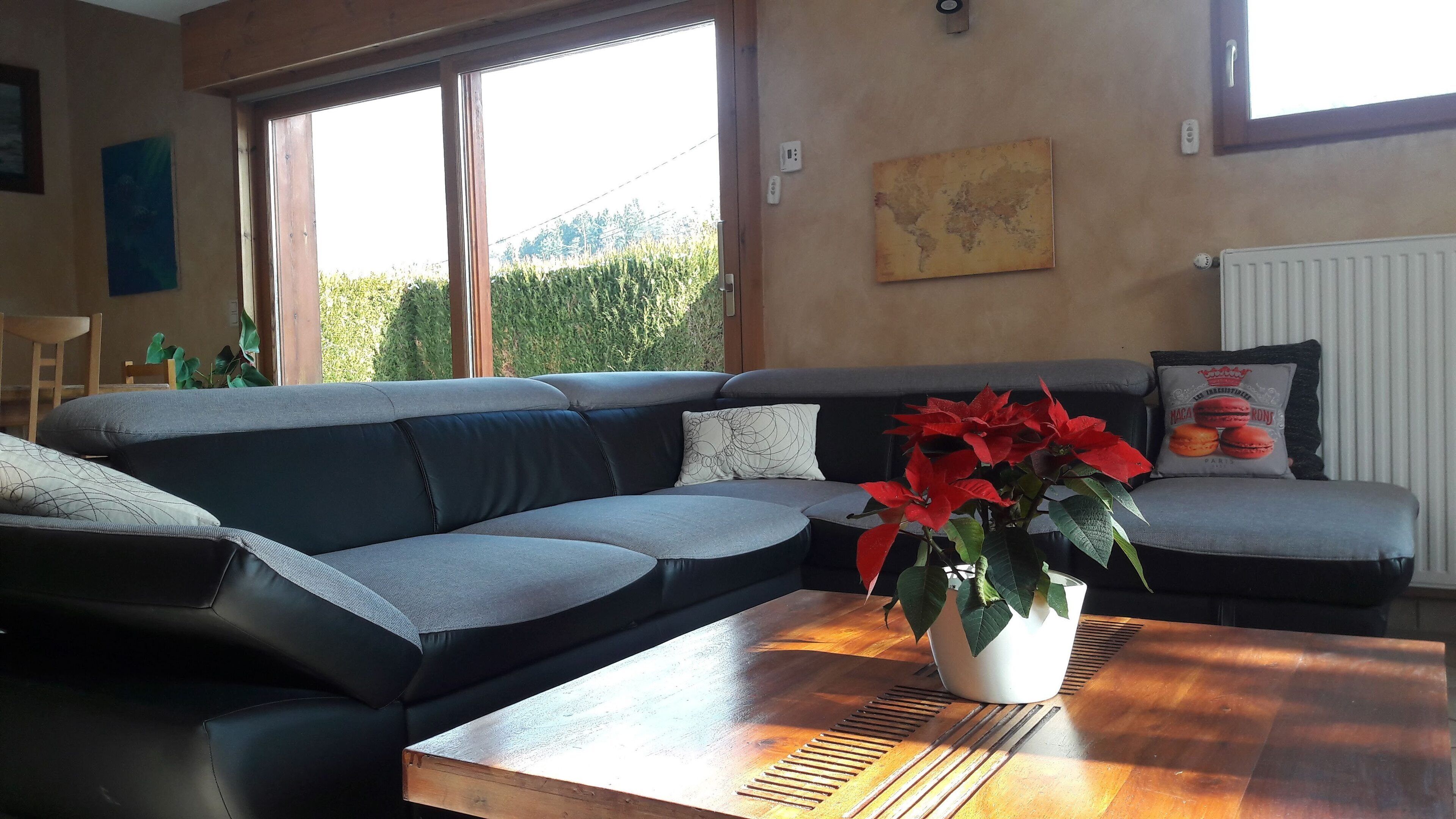 SWEET HOME BETWEEN LAKE ANNECY AND MOUNTAINS