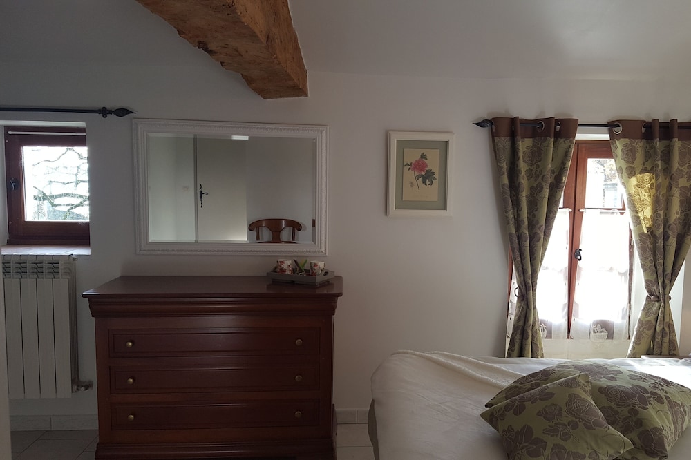IRIS room 1 to 2 people at the Gîte de Pères