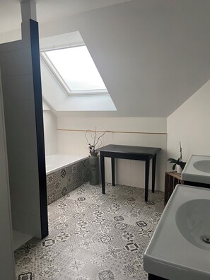 Bathtub, towels, soap, toilet paper