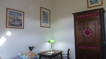 2 bedrooms, desk, iron/ironing board