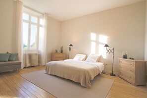 7 bedrooms, iron/ironing board, travel cot, free WiFi