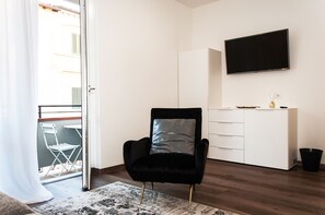Suite, 1 King Bed with Sofa bed, Non Smoking, City View