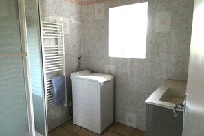 Regadera y secadora de cabello