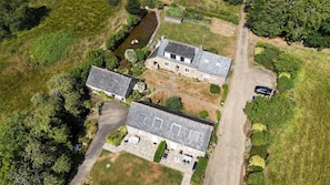 Exterior - The stable, quiet house in the bay of Dournenez (Quéménéven)