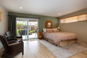 3 chambres, bureau, fer et planche à repasser, lit parapluie