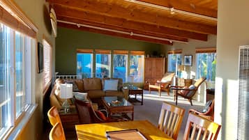 Smart TV, fireplace, DVD player, books