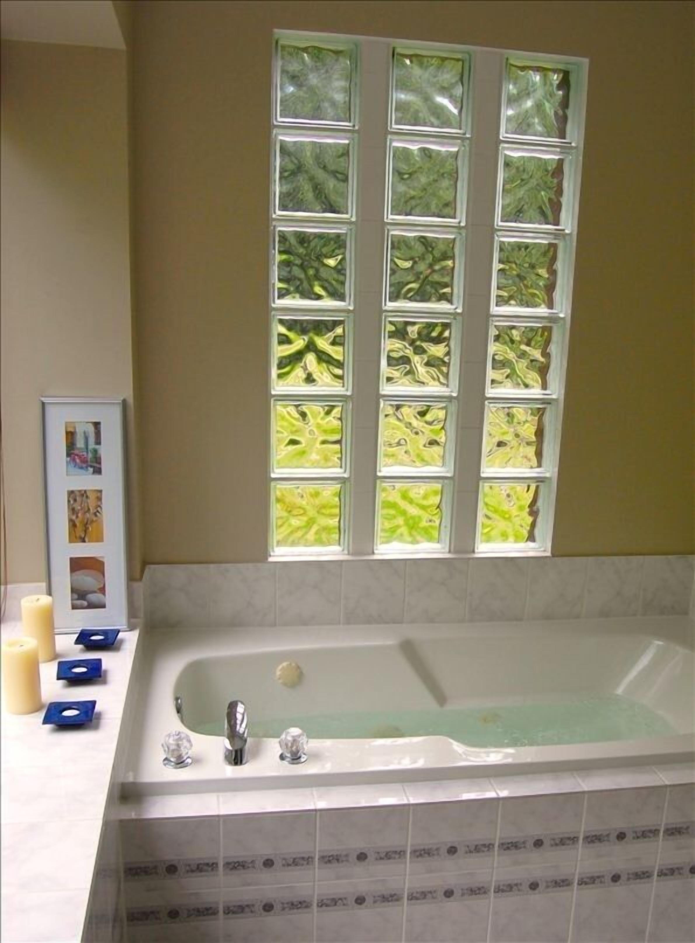 Spacious 3 BR Character Home steps from Ruby Lake with Boat Access