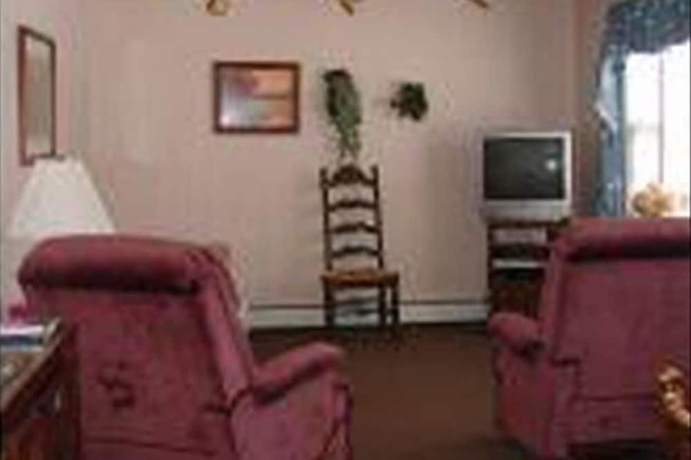 Killington Area Private Home, 3 Bd, 2 BR, Sleeps 11+