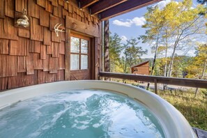 Outdoor spa tub - Antelope Acres-Access to Pool! (Lead)