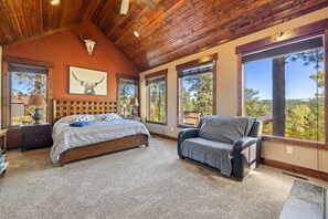 5 bedrooms, free WiFi, bed sheets