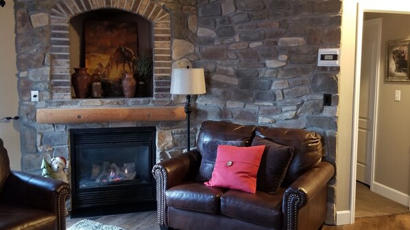 Smart TV, fireplace, DVD player, table tennis