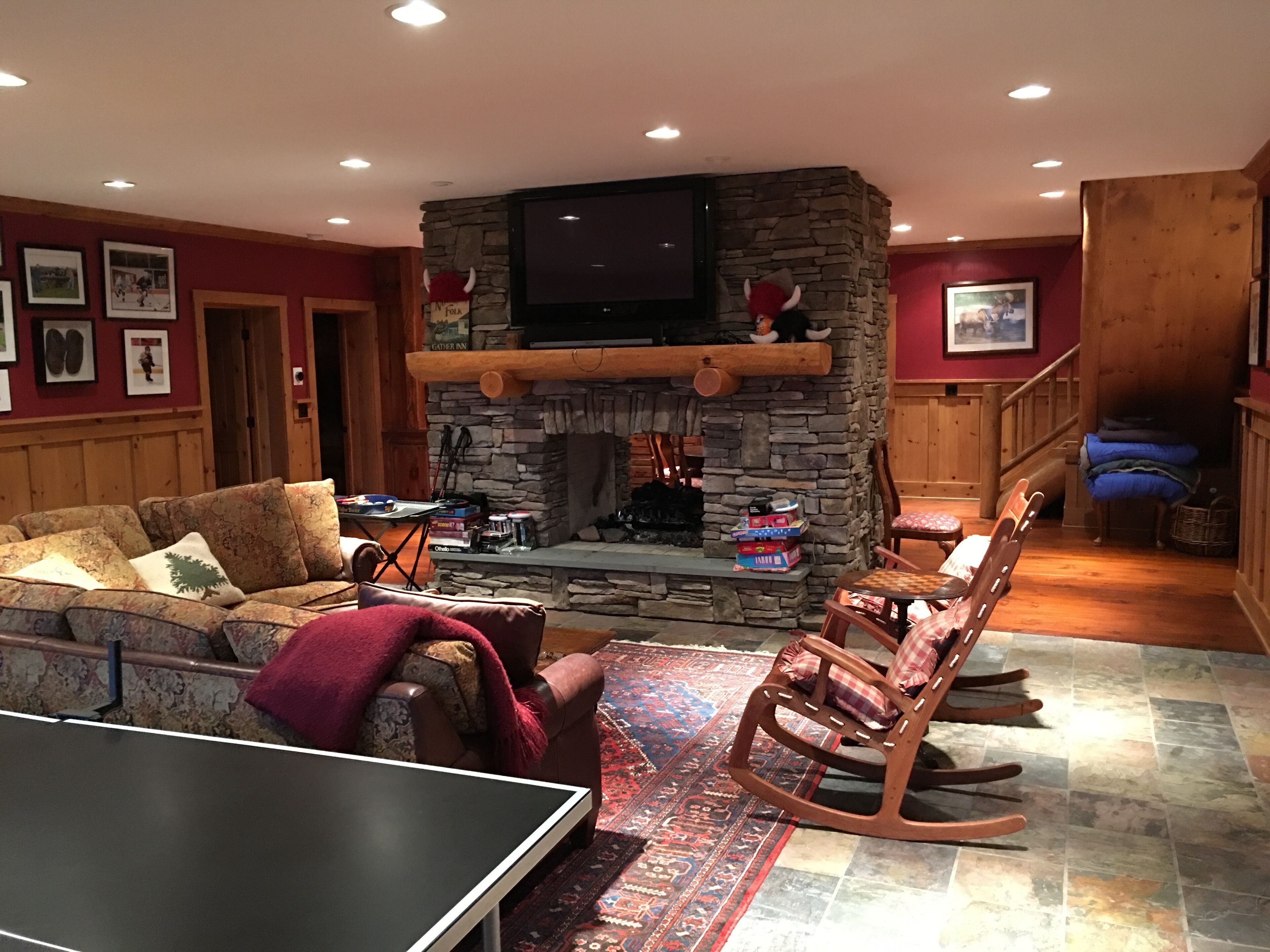 Windham Log Cabin on 35 Acres. Family friendly.