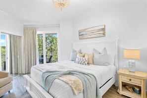 3 slaapkamers, een bureau, een strijkplank/strijkijzer, reisbedje