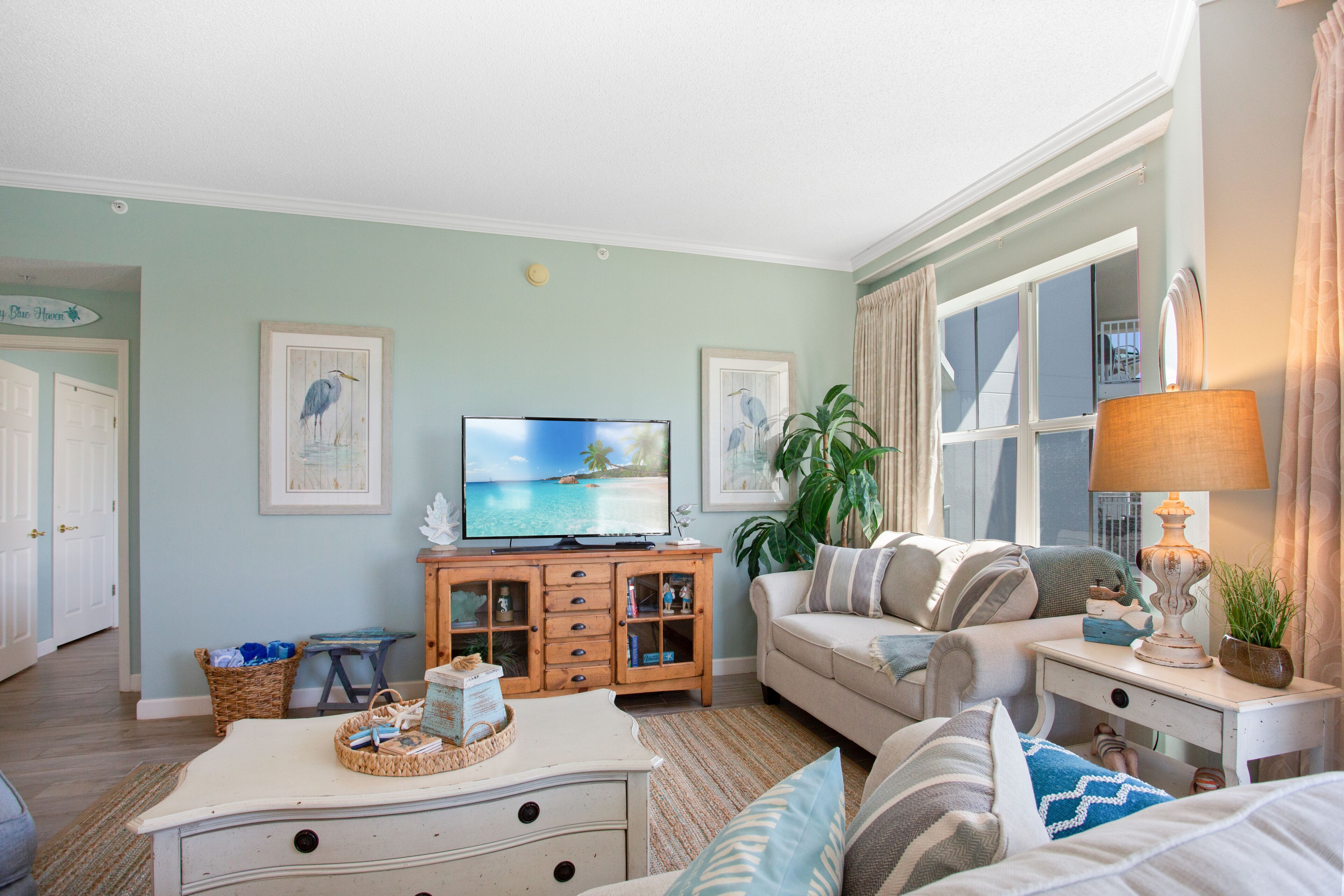 'My Blue Haven' in Beachfront Building! FREE Beach setup March-October!